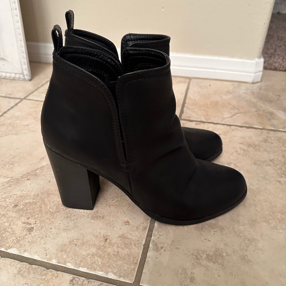 American Rag Booties - Picture 7 of 7